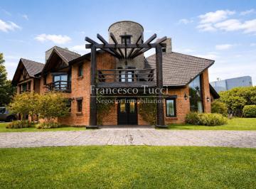 Casa · 460m² · 9 Ambientes · 2 Cocheras · Casa en Venta 9 Ambientes con Pileta Campos de Álvarez