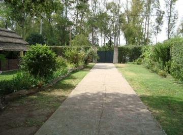 Casa · 6800m² · 4 Ambientes · 1 Cochera · Casa - Pueblo Nuevo