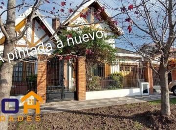 Casa · 210m² · 5 Ambientes · 2 Cocheras · Casa en Venta Burzaco
