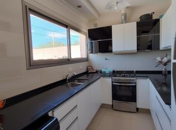 Casa de 4 ambientes, Ciudad de Mendoza · Casa en Venta C/ Cochera en 10.ª Sección Residencial Los Cerros