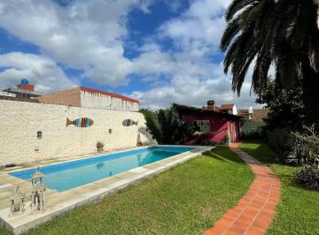 Casa · 190m² · 5 Ambientes · 1 Cochera · Chalet 5 Ambientes Reciclado a Nuevo en Venta en Castelar N