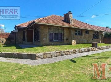 Casa · 198m² · 4 Ambientes · 1 Cochera · Casa y Lote de 432 m² en Venta en Mar del Plata Punta Mogotes Apto Crédito