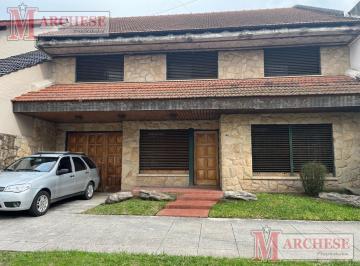 Casa · 200m² · 4 Ambientes · 1 Cochera · Casa 4 Ambientes en Venta Castelar Norte