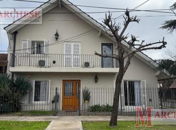 Casa · 160m² · 6 Ambientes · 2 Cocheras · Casa 6 Ambientes Sobre Doble Terreno en Venta en Castelar Norte