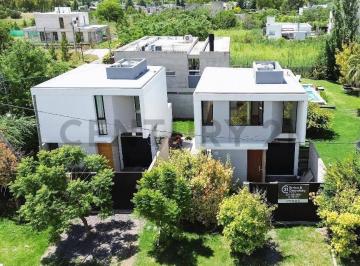 Casa · 80m² · 3 Ambientes · 1 Cochera · Duplex en Venta en Gorina a Estrenar