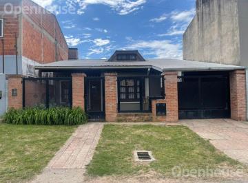 Casa · 159m² · 4 Ambientes · 3 Cocheras · Venta Casa en Centro Pilar