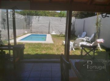 Casa · 175m² · 5 Ambientes · 1 Cochera · Casa en General Bustos