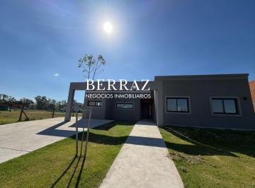 Casa · 142m² · 5 Ambientes · 2 Cocheras · Casa Venta 3 Dorm. Barrio Santa Sofía Lote de 548 m² Pilar del Este