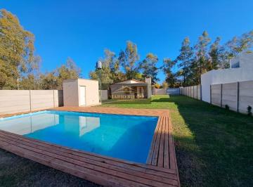 Quinta vacacional · 75m² · Venta Hermosa Quinta con Quincho y Pileta.