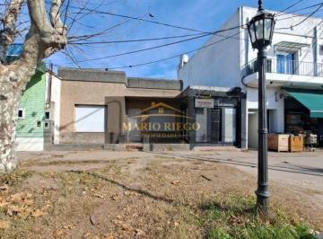 Casa · 145m² · 6 Ambientes · 1 Cochera · Venta Casa con Local, en Excelente Ubicacion Sobre Av Principal