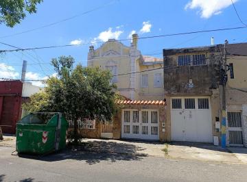 Casa · 209m² · 8 Ambientes · 1 Cochera · Retasada! Descubrí Esta Perla en Arroyito: Almafuerte 1230
