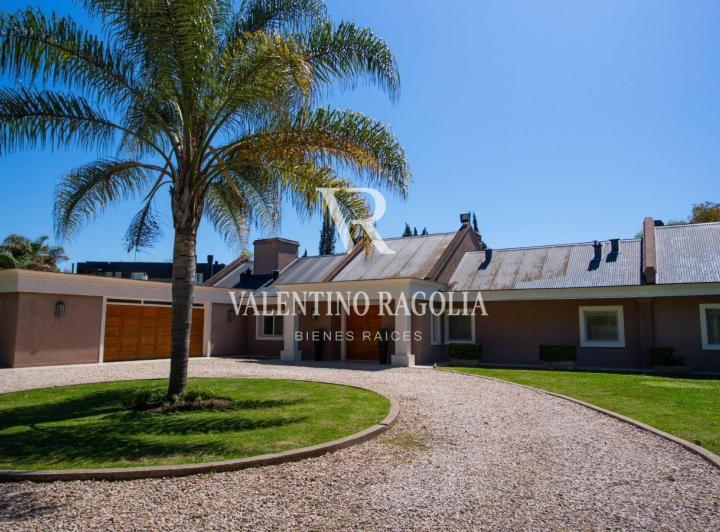 Casa · 380m² · 4 Ambientes · 2 Cocheras