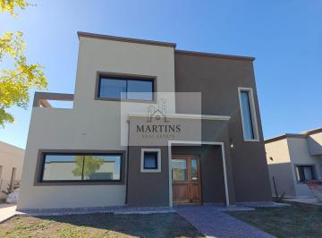 Casa · 221m² · 5 Ambientes · 2 Cocheras · Casa con Escritorio en Venta San Pablo Pilar y Financiacion