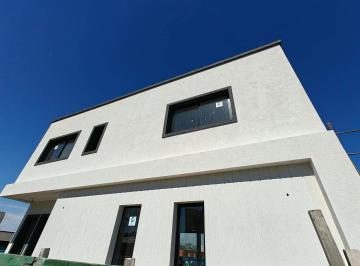 Casa · 211m² · 4 Ambientes · 2 Cocheras · Casa en Dos Plantas con Pileta y Al Verde en San Pablo Pilar