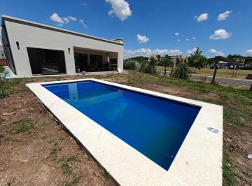 Casa · 146m² · 5 Ambientes · 2 Cocheras · Casa con Pileta en San Pablo Pilar
