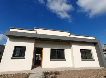 Casa · 146m² · 5 Ambientes · 2 Cocheras · Casa con Pileta en San Pablo Pilar