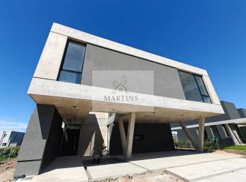 Casa · 277m² · 6 Ambientes · 2 Cocheras · Casa con Pileta en Pilara La Calesa