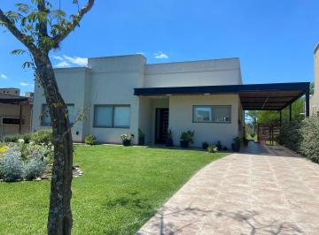 Casa · 145m² · 4 Ambientes · 4 Cocheras · Casa en Venta 3 Dorm. San Alfonso Pilar del Este