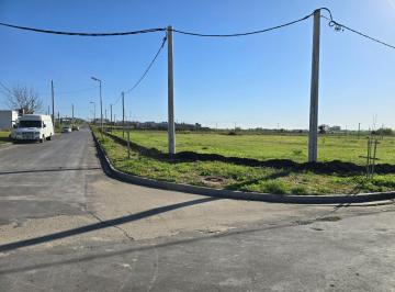 Terreno , Aldea Valle María · Lote en Venta Aldea Valle Maria Esquina de 400 m²