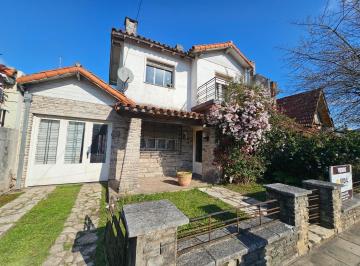 Casa · 258m² · 7 Ambientes · 1 Cochera · Casa en Venta Moron Sur