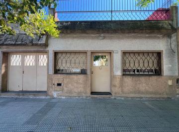 Casa de 3 ambientes, Villa Soldati · Casa en Venta – Villa Soldati – Castañón 3028 – Cochera Para Varios Autos y Fondo Libre