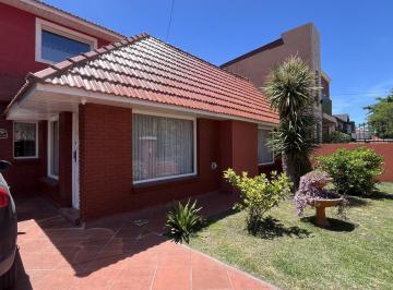 Casa · 280m² · 5 Ambientes · 4 Cocheras · Casa 5 Ambientes Los Pinares Mar del Plata