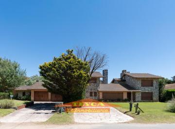 Casa · 416m² · 7 Ambientes · 2 Cocheras · Venta Casa - Centro Playa, Pinamar