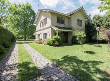 Casa · 150m² · 4 Ambientes · 1 Cochera · Venta Casa 4 Amb 2 Plantas Piscina Jardín Lote 1000 m²