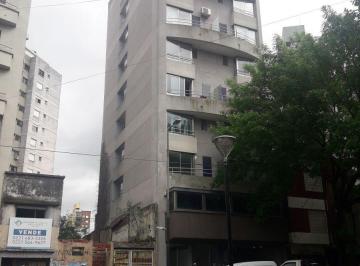 Oficina comercial de 6 ambientes, La Plata · 1° Piso Completo de Oficinas y Local en Pb Al Frente