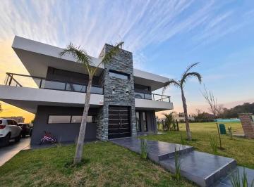 Casa · 210m² · 4 Ambientes · 3 Cocheras · Casa en Venta Lagoon Pilar - Cuan Propiedades
