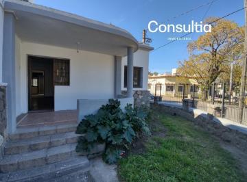 Casa · 90m² · 4 Ambientes · 1 Cochera · "Oportunidad Estratégica en Río Ceballos: Casa Esquina Sobre Av San Martín - Ideal Uso Comercial"