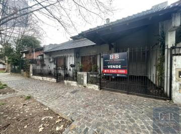 Casa · 140m² · 4 Ambientes · 1 Cochera · Larrea 881, Entre Alvear y C. Crocce, Lomas - 3amb, Jardín, Gran Potencial - Excelente Ubicación