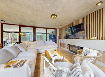 Casa · 270m² · 5 Ambientes · Casa de Hormigón en Venta en Costa Esmeralda