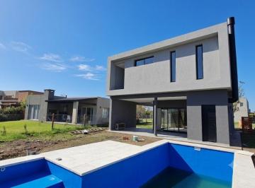 Casa · 127m² · 4 Ambientes · Casa de Dos Plantas con Pileta en Pilar del Este San Ramon