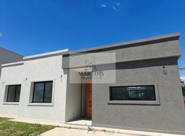 Casa · 170m² · 4 Ambientes · 2 Cocheras · Casa en Venta en Pilar del Este Santa Lucia