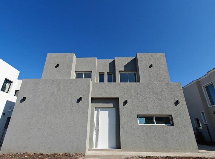 Casa · 188m² · 4 Ambientes · 2 Cocheras