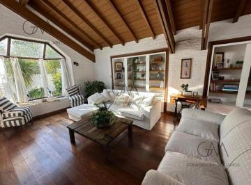 Casa · 350m² · 4 Ambientes · Casa en Alquiler Temporada Barrio Los Troncos