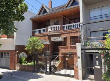 Casa de 5 ambientes, Coghlan · Importante Casa en Alquiler en Coghlan Tipo Chalet