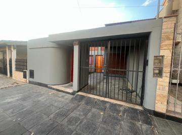 Casa · 105m² · 4 Ambientes · 1 Cochera · Casa en Luzuriaga