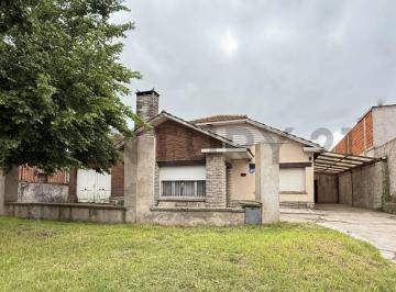 Casa · 300m² · 9 Ambientes · 3 Cocheras · Venta de Casa y Dos PH en un Mismo Lote, Florencio Sanchez, Mar del Plata.