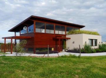 Casa · 200m² · 4 Ambientes · Casa en Venta - 3 Dorm. 3 Baños - 1000 m² - El Cantón, Escobar