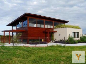 Casa · 200m² · 4 Ambientes · Casa en Venta - 3 Dorm. 3 Baños - 1000 m² - El Cantón, Escobar