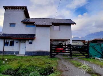 Casa · 105m² · 4 Ambientes · 1 Cochera · Casa de 4 Ambientes en El Bolsón - Apto Crédito (Ez - 42)