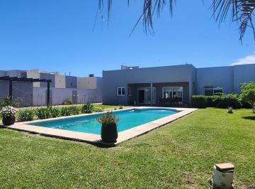 Casa · 276m² · 5 Ambientes · 1 Cochera · Casa en Venta en Chivilcoy, Resto de La Provincia, Buenos Aires