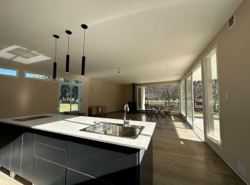 Casa · 130m² · 4 Ambientes · 2 Cocheras · Casa en Venta en Haras del Sur II