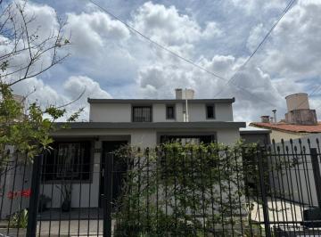 Casa de 4 ambientes, Córdoba · Rene Favaloro Vendo Casa de 4 Dormit, 4 Baños, Terraza, Cochera y Patio con Asador.