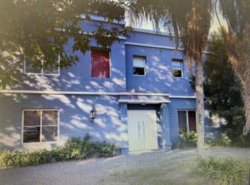 Casa · 205m² · 4 Dormitorios · 2 Cocheras · Casa en Venta con Renta en Barrio El Portillo, Inmejorable Acceso