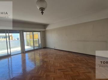 Departamento · 93m² · 4 Ambientes · 1 Cochera · Departamento en Caballito C/ Cochera y Baulera