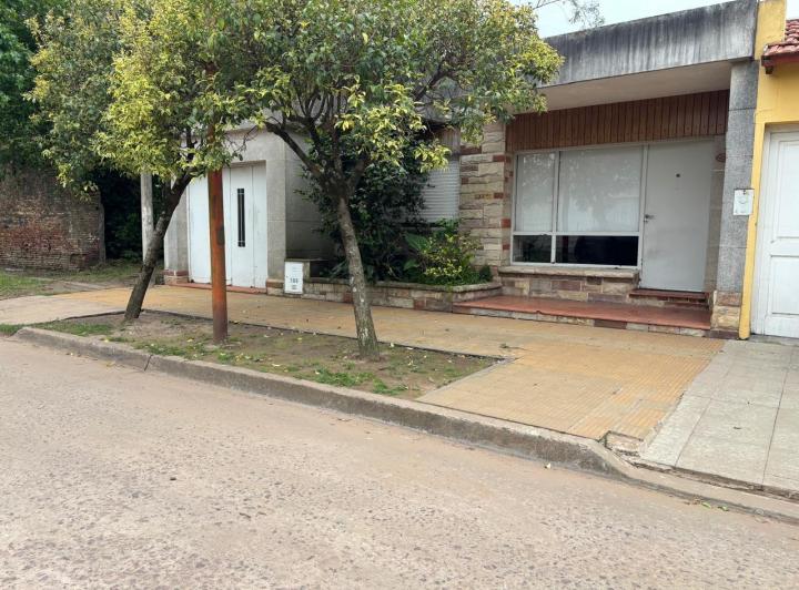 Casa · 400m² · 2 Dormitorios · 1 Cochera