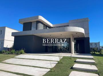 Casa · 245m² · 6 Ambientes · 6 Cocheras · Casa Venta 4 Dorm. Barrio La Calesa Lote de 849 m² Pilara, Pilar